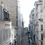 Hügelige Straße in Montmartre